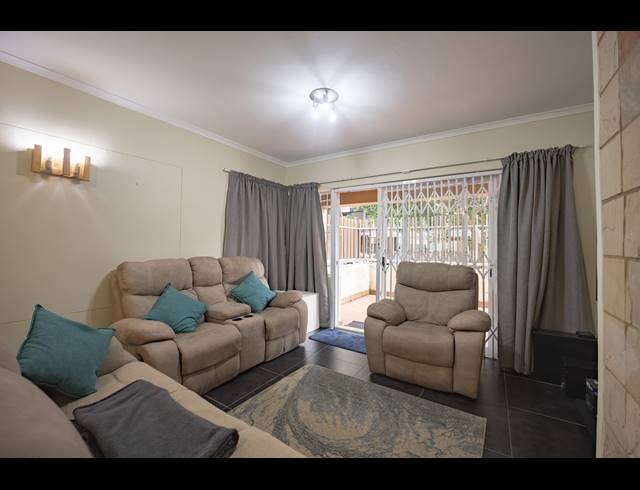 2 BEDROOM APARTMENT FOR SALE IN UMHLANGA CENTRAL
